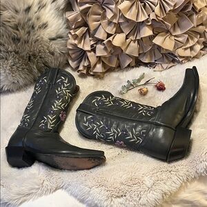 Tony Lama Woman’s Gray Purple Floral Embroidered Heeled Cowgirl Cowboy Boots